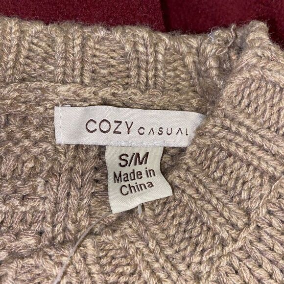 Nwt knit sweater size meduim - Picture 3 of 4